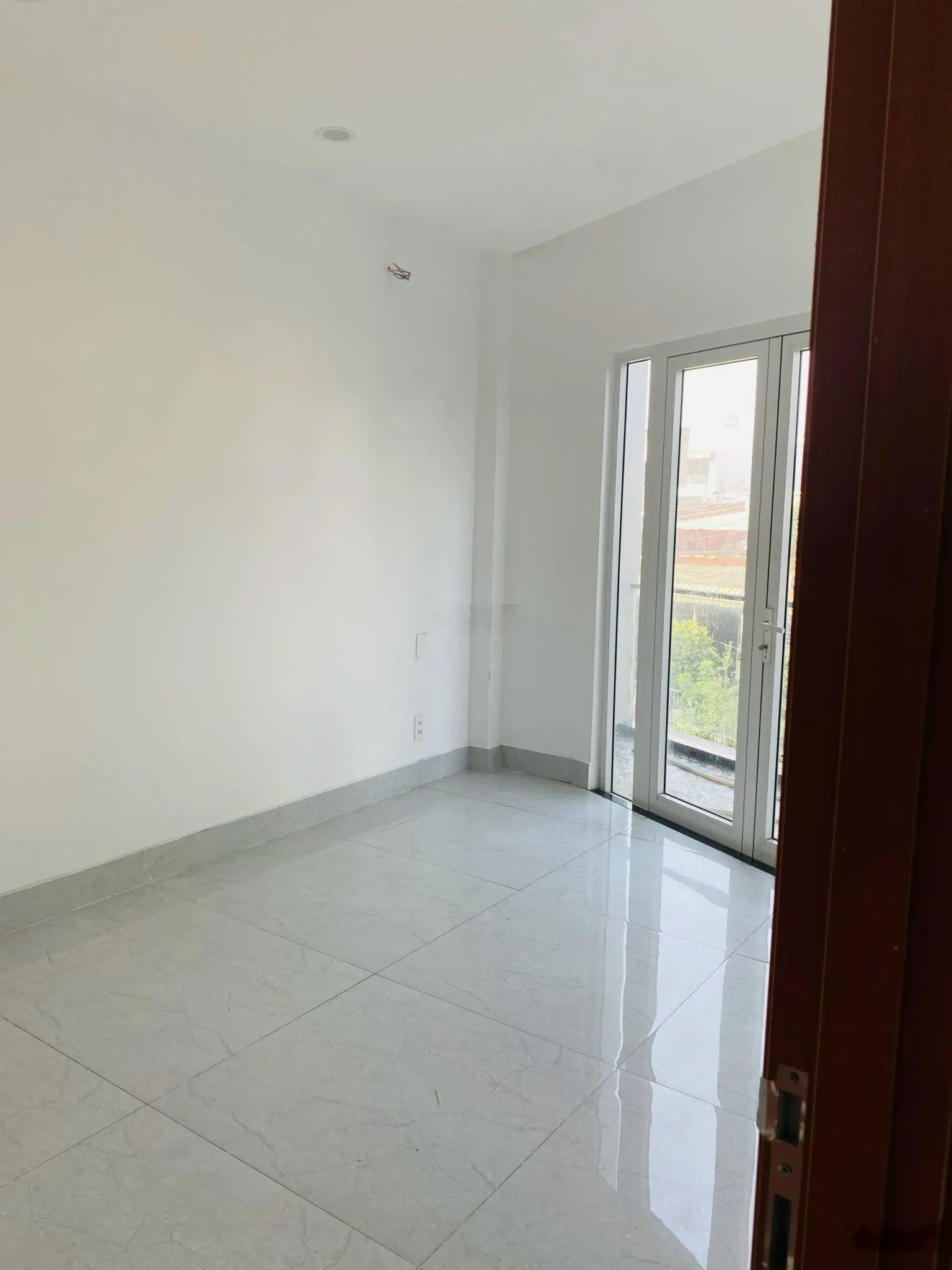 Nhà phố liền kề mới - tiện kinh doanh - Nhà 2 lầu trong khu dân cư Tam Hiệp, Lý Văn Sâm nối dài