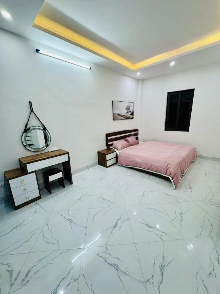 Nhà Nguyễn Khoái, ô tô tránh, 35m2 5 tầng, nhà mới, an ninh, giá 5.9 tỷ