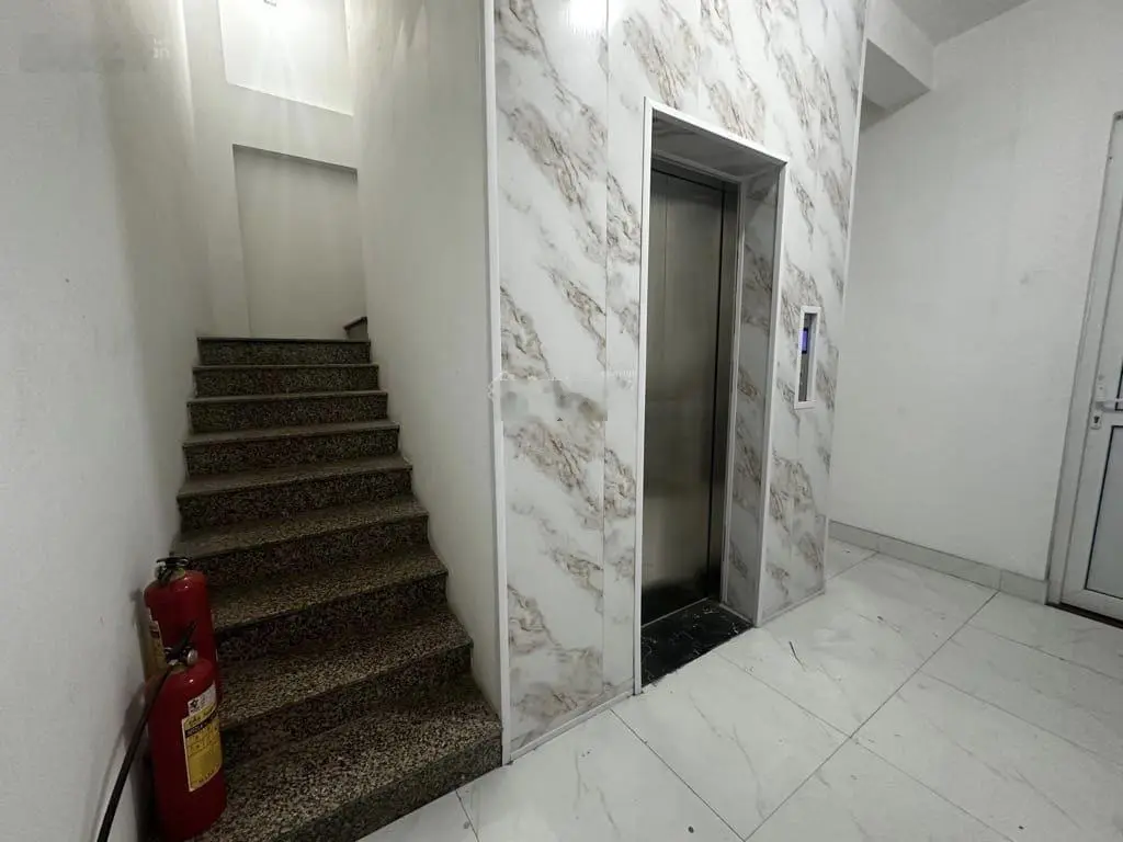 Bán nhà đường Cổ Linh thông Bát Khối, Nhà đẹp long lanh, hàng xóm Aeon
