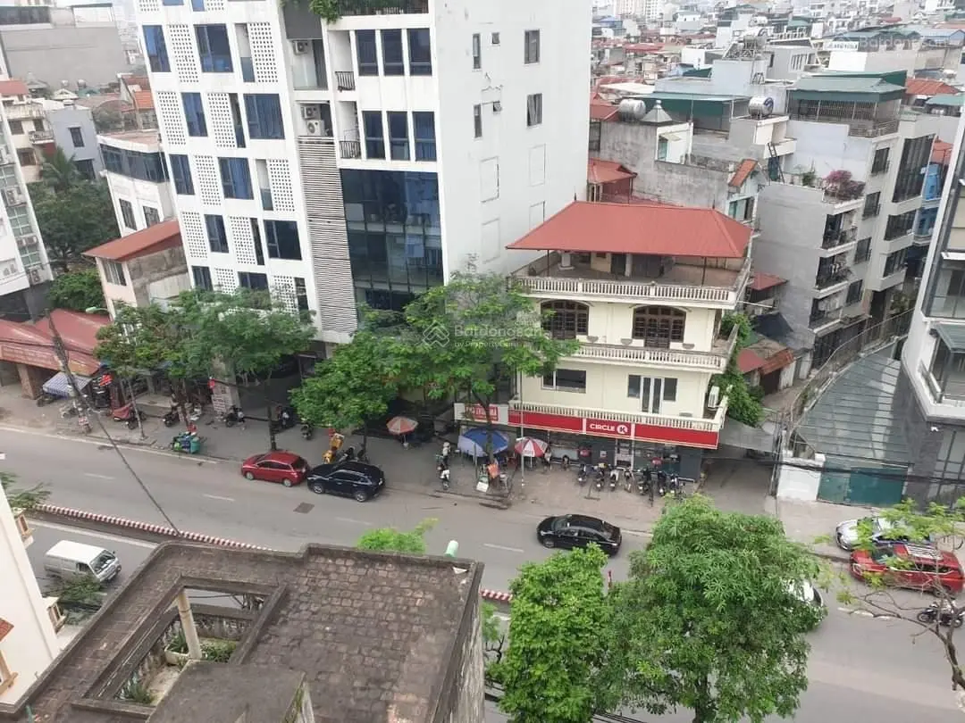 Toà nhà 9 tầng, thang máy 48,5 tỷ VND tại Lạc Long Quân, Tây Hồ, gara ô tô, văn phòng