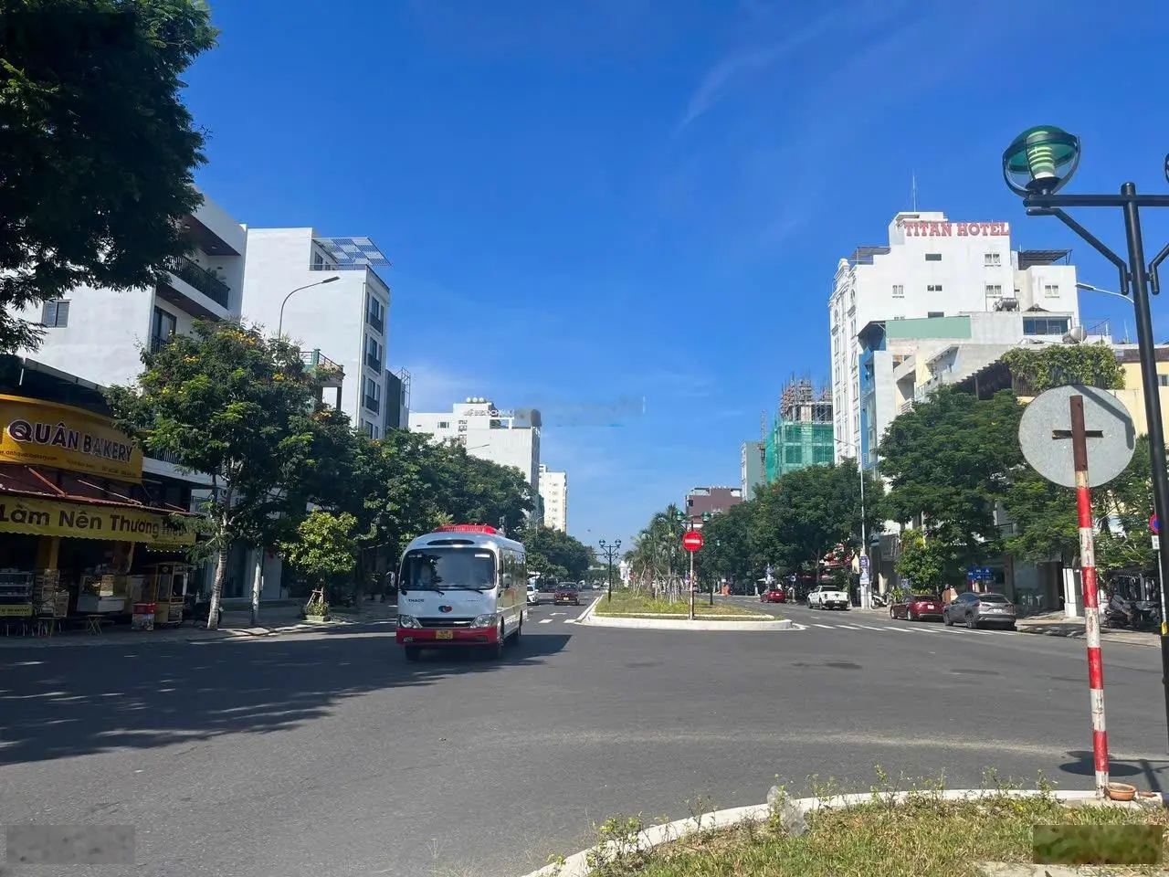 Cần bán gấp nhà 2 tầng mặt tiền Hồ Xuân Hương