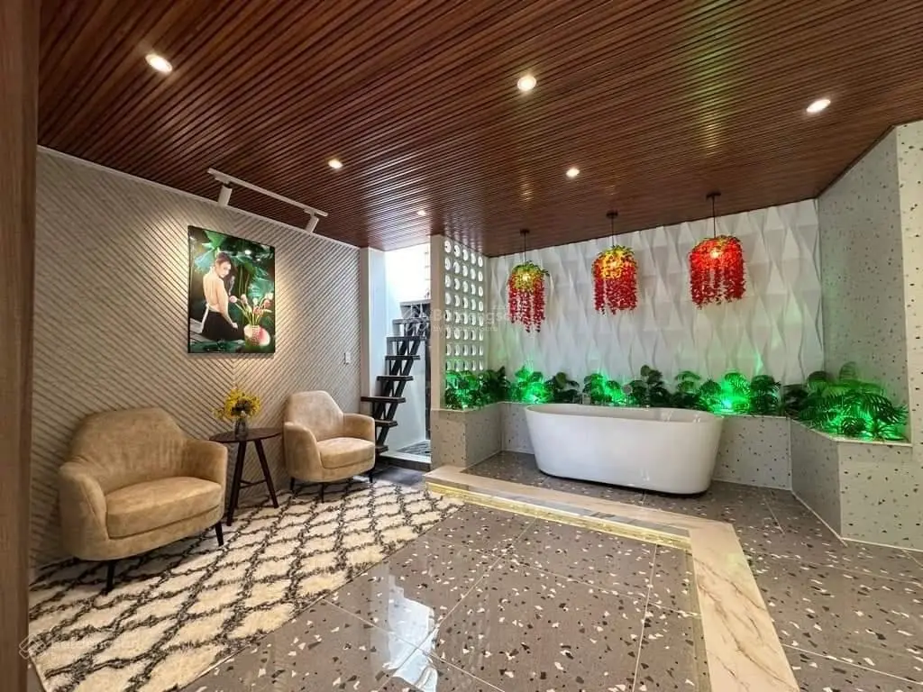 Bán nhà ngộp Trương Quyền-P6-Q3 đang cho thuê 29tr/th. DT 63,9m2 giá 4tỷ180, nằm sát CV Lê Văn Tám