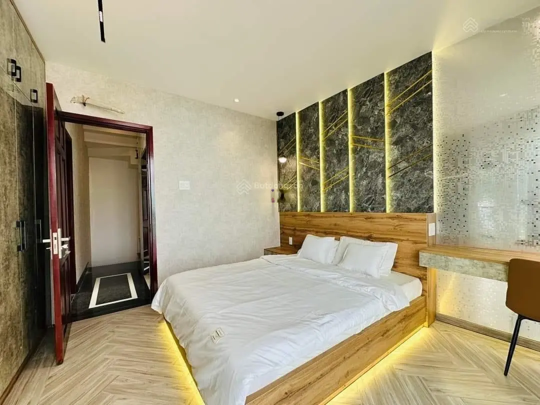 Căn duy nhất - hàng hiếm! Nhà Cách Mạng Tháng 8, P. 11, Q. 3, DT: 90m2,giá 3 tỷ 650 Sổ hồng riêng
