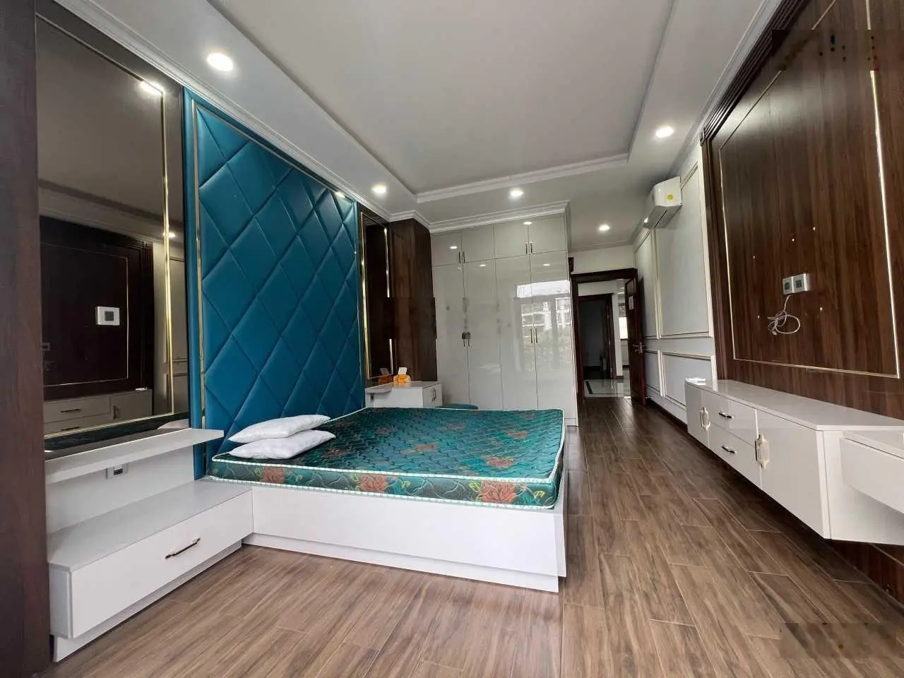 Chính chủ gửi bán nhà 9 x 19= 175m2, hoàn thiện, KĐT Vạn Phúc City