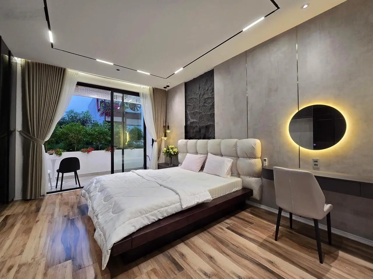 Bán nhà 3 tầng đẹp nội thất xịn - biển Nguyễn Tất Thành Đà Nẵng