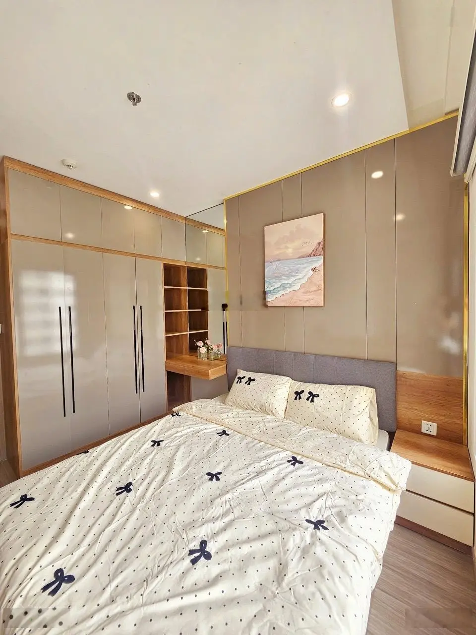 Chỉ với 2.350 tỷ sở hữu ngay căn hộ 1N+1, full đồ đẹp, tầng trung, hướng ĐB, ở Vinhomes Ocean Park