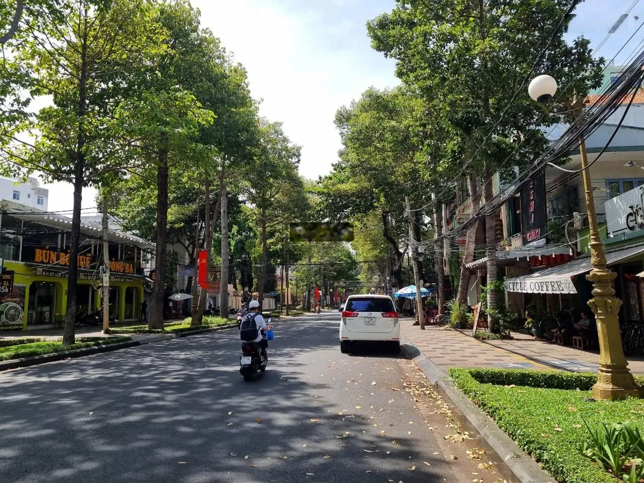 Chính chủ bán nhà 200m2 mặt tiền Trần Hưng Đạo cách biển 100m giá 200tr/m2