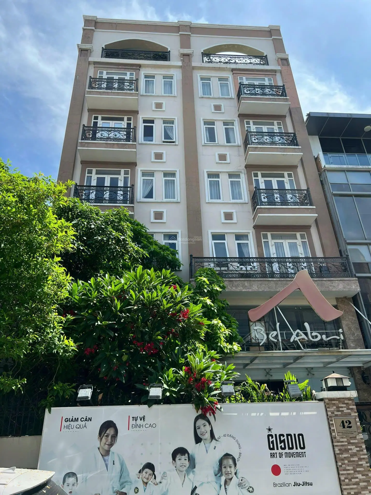 Bán tòa nhà văn phòng ngay Trường Sơn, P15, Quận 10. DT 15x25m. HẦM 6 TẦNG. HĐT 350tr/th. Giá 99 tỷ