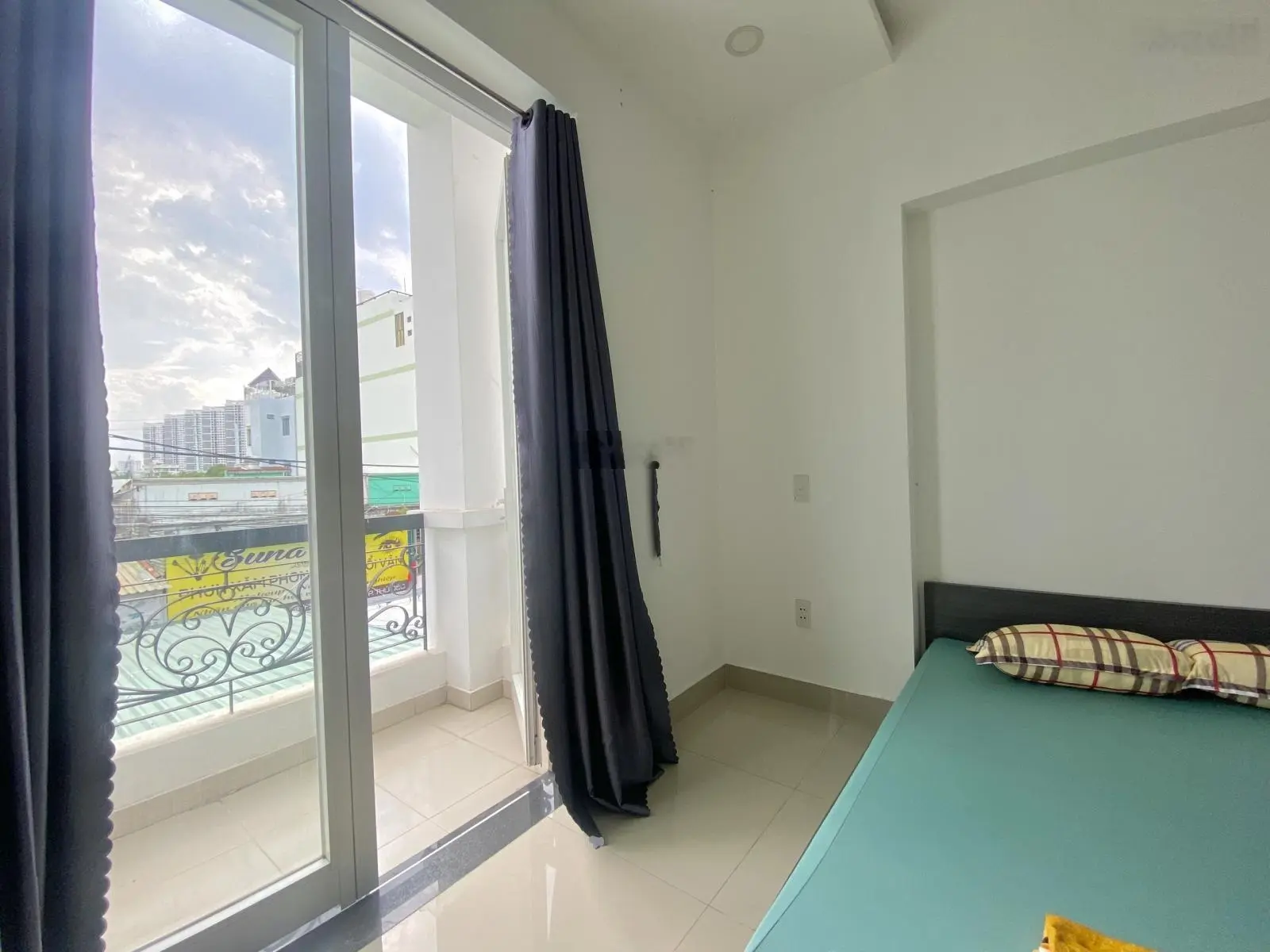 Bán nhà 2 lầu MT Lê Hữu Kiều Quận 2. DTSD 115m2 SHR. Giá chỉ 13 tỷ. LH 0777066878