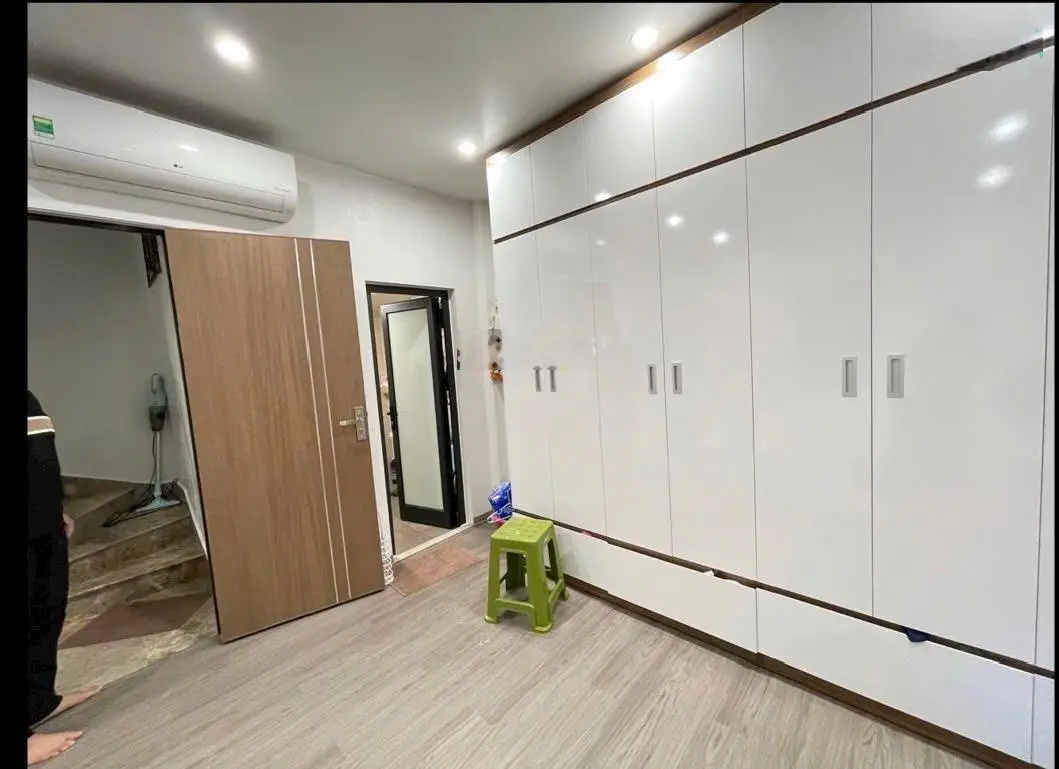 Nhà dân xây chắc chắn. Thiết kế hiện đại ở sướng
