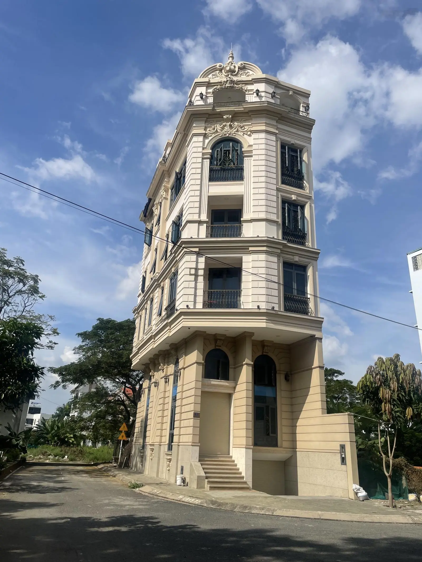 Bán nền góc dự án Huy Hoàng giá 195tr/m2