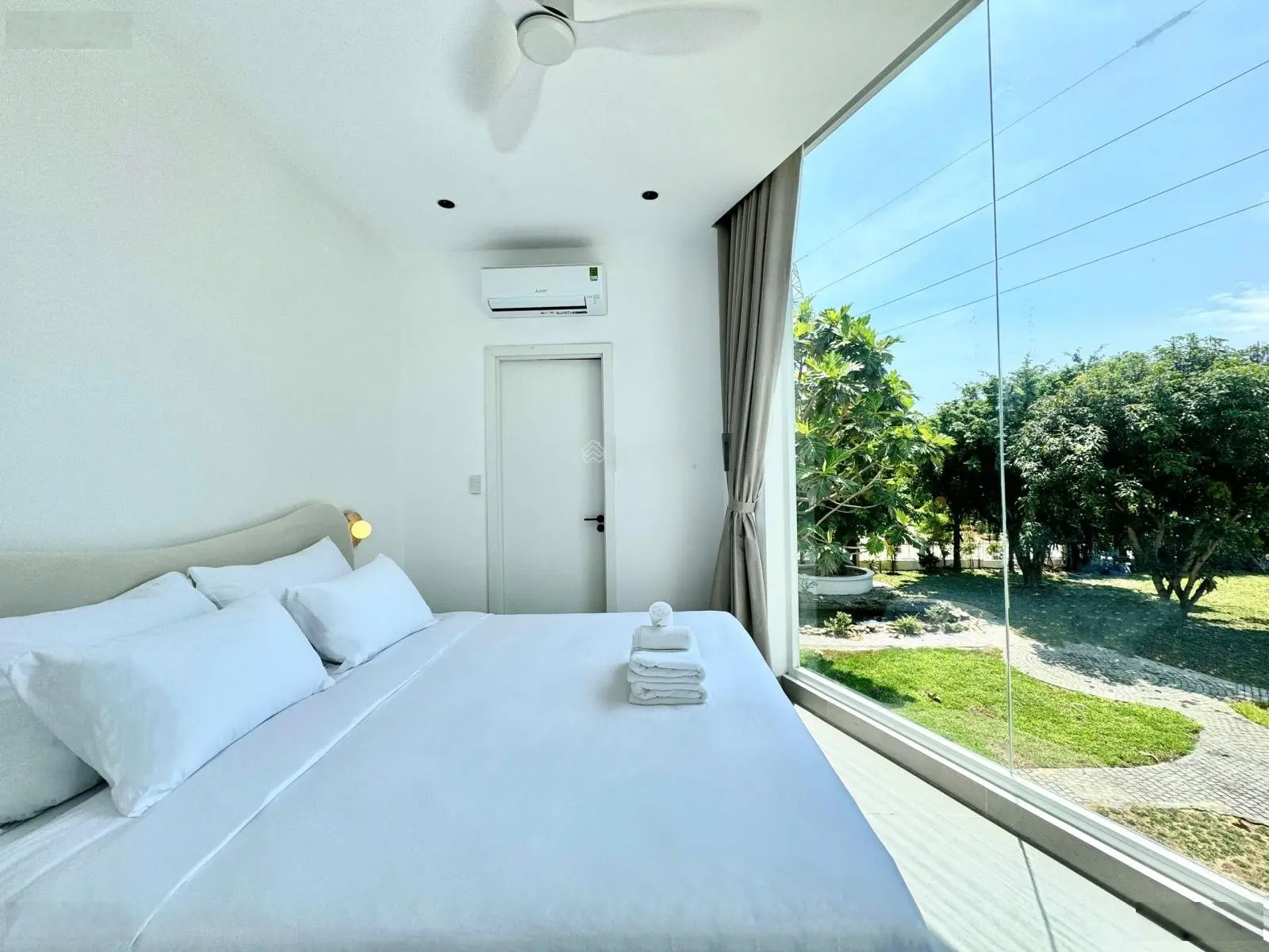 Siêu phẩm villa nghỉ dưỡng 3 MT 2600m2, mới, cạnh sông Hàn, công viên riêng, hồ bơi 50m2, full NT
