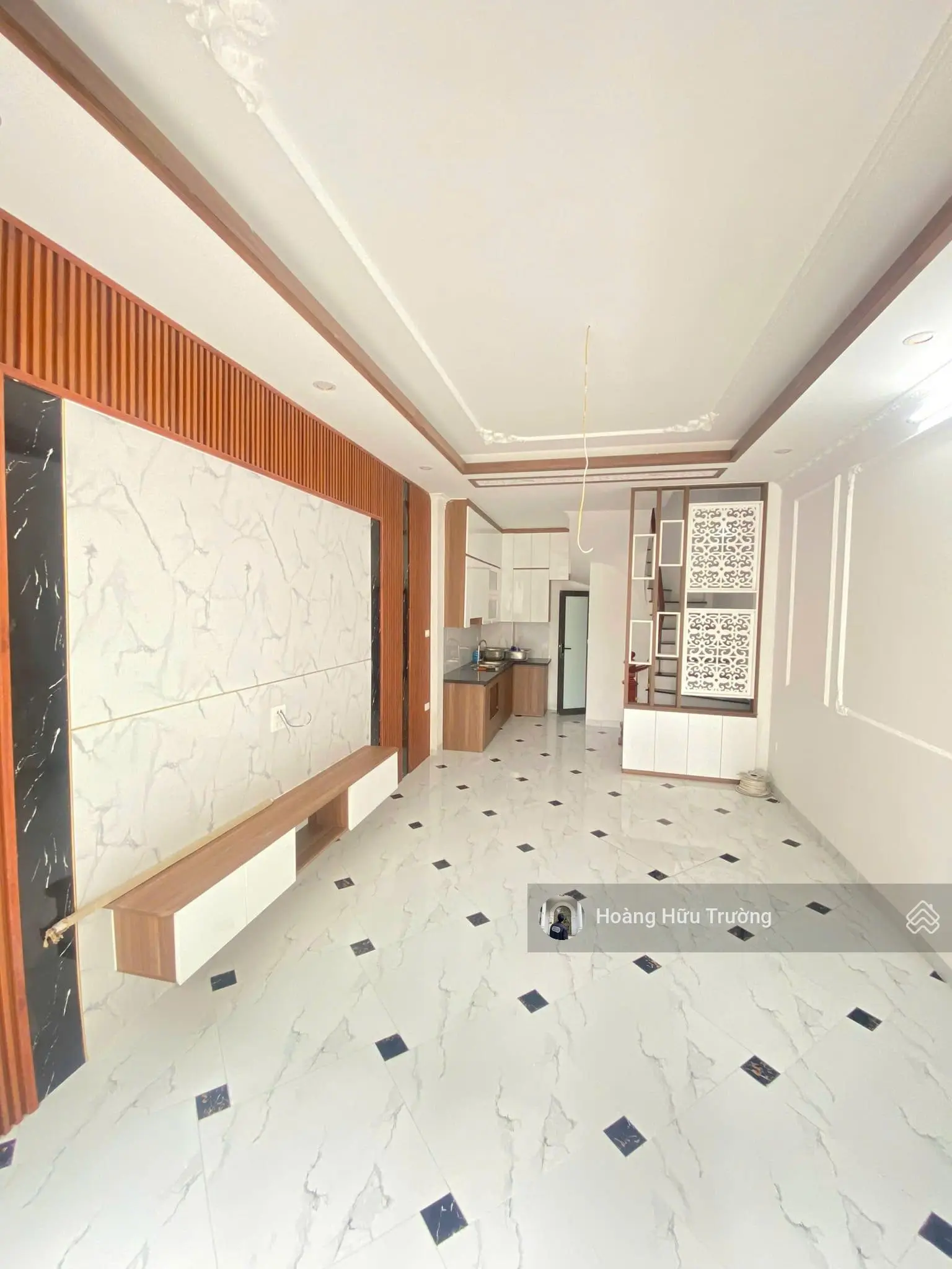 Bán nhà phố Xuân La DT 33m2 5T MT 4m giá 6,7 tỷ - Nhà mới, cách ô tô 30m LH E. Trường 0985342385