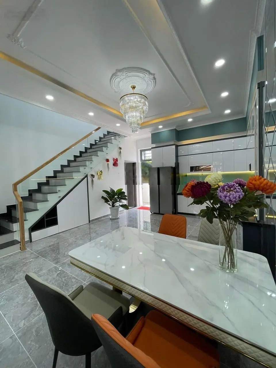 Bán nhà mặt tiền Nguyễn Tri Phương P. Chánh Nghĩa cách chợ TDM 1km đang cho thuê 25tr/tháng