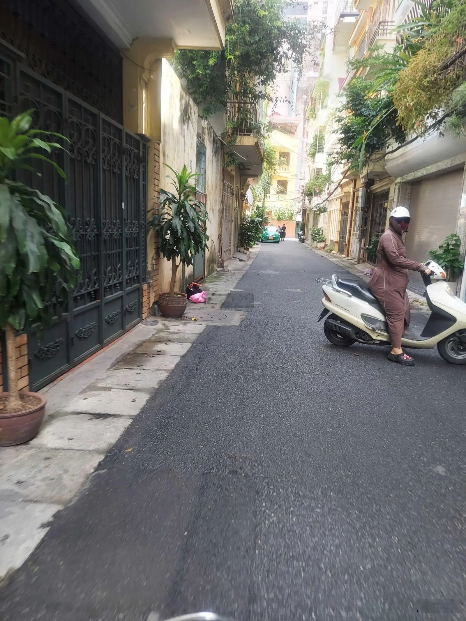 Bác Hùng nhà em cần bán gấp nhà phố Yên Lạc 80m2 6.5 tầng MT 6.1m giá 26.5tỷ, vỉa hè ô tô tránh