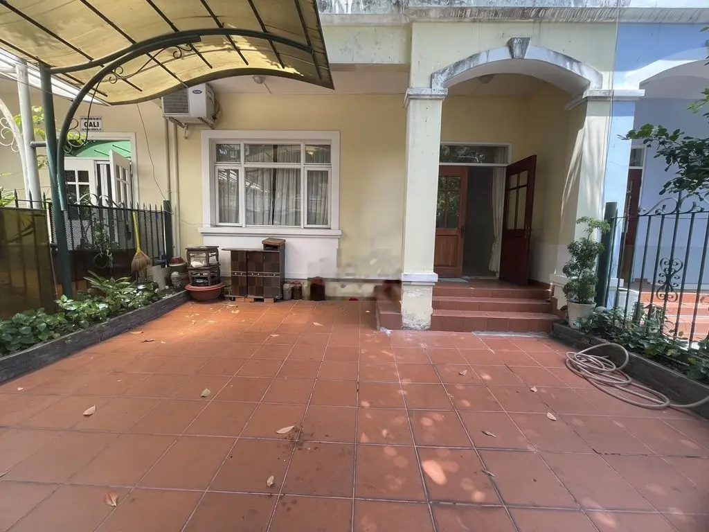 Bán biệt thự Hưng Thái, Phú Mỹ Hưng, DT 7x18m, 1 trệt 2 lầu, hướng bắc