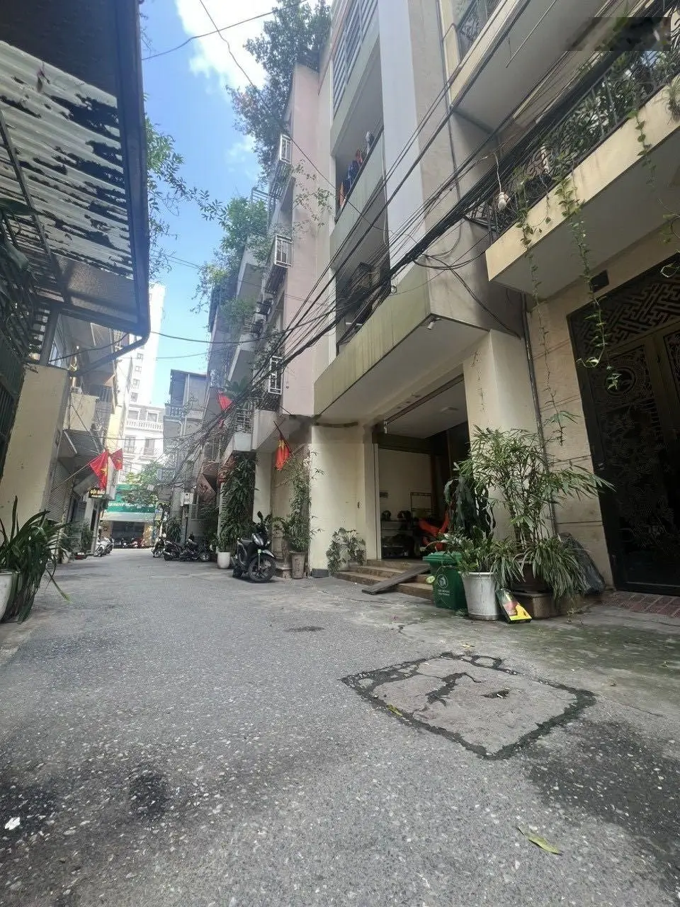 Nhà 2 mặt thoáng - 82m2 - 3 tầng - ngõ oto tránh + gara oto, thiện chí bán giá tốt