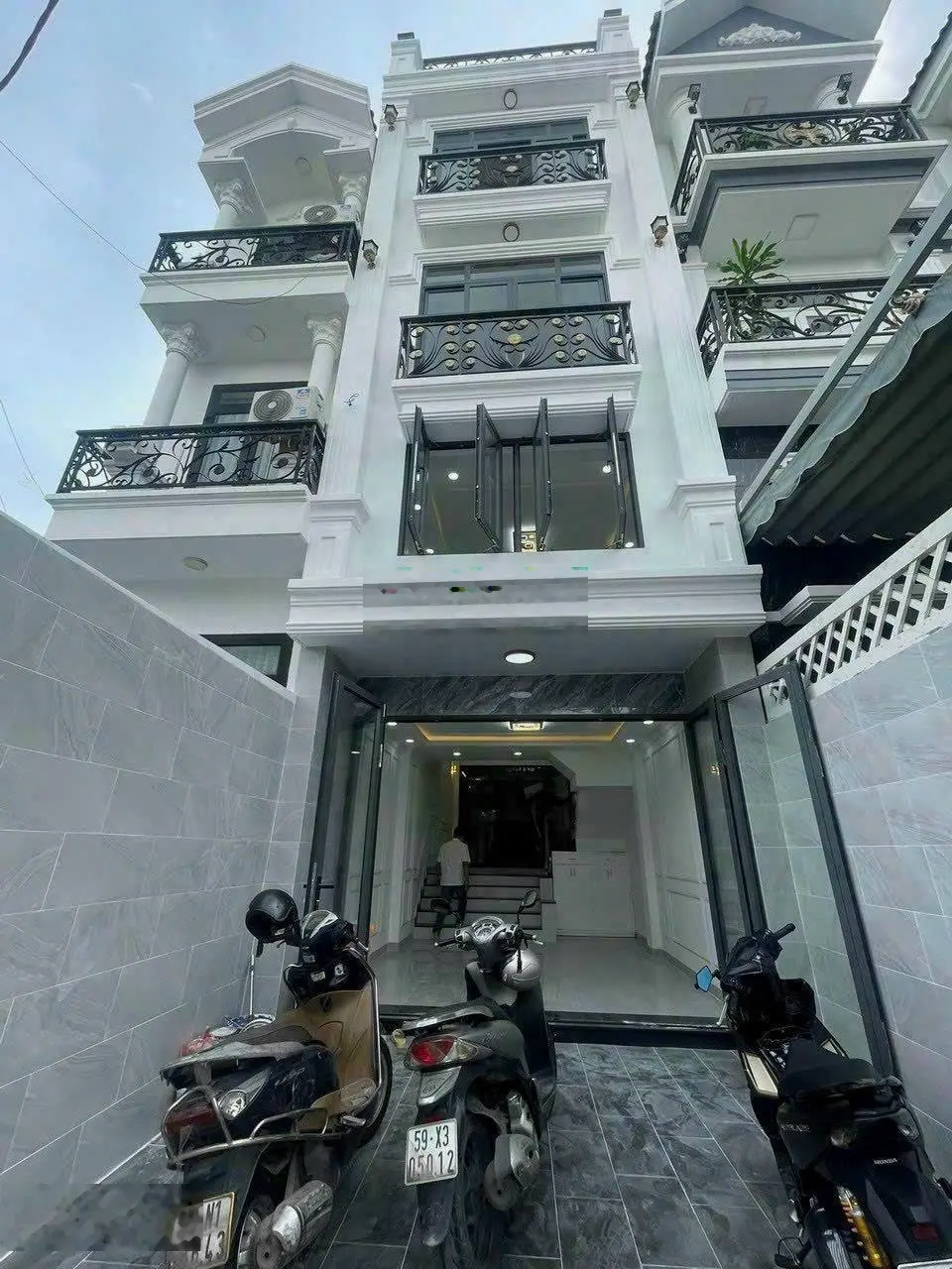 Bán Nhà 3 Lầu, Đương oto Gần Vạn Phúc, thích hợp mua để ở - 64m2, giá 7 tỷ 5 TL