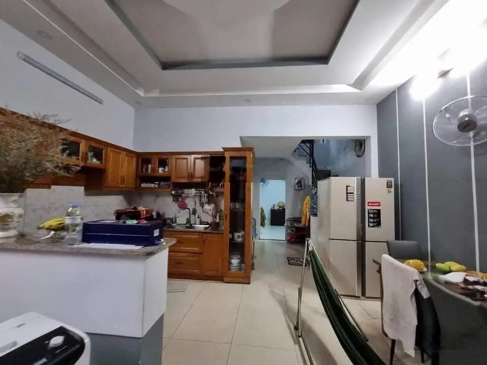 Nhà Mặt tiền nhựa, đối diện công viên,sổ hồng sẵn