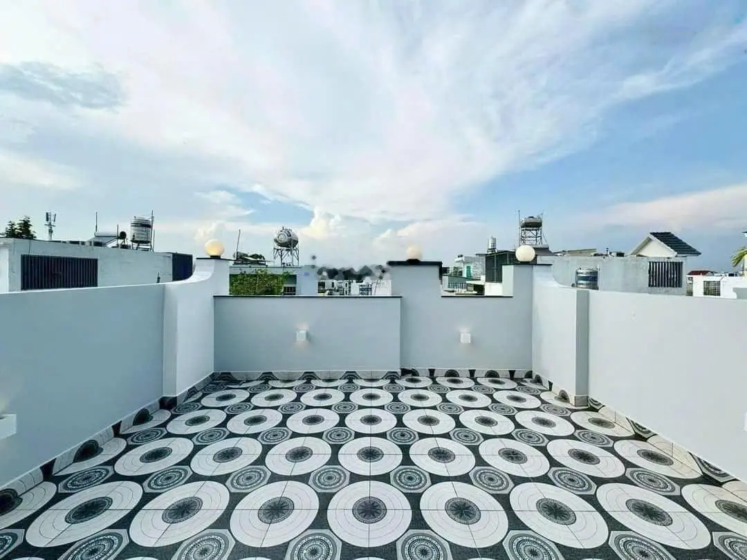 Bán nhà khu Lotte Cộng Hòa. Nhà 55m2 Hoàng Sa xây 1 trệt 2 lầu + sân thượng. Sổ riêng, giá 2 tỷ 890