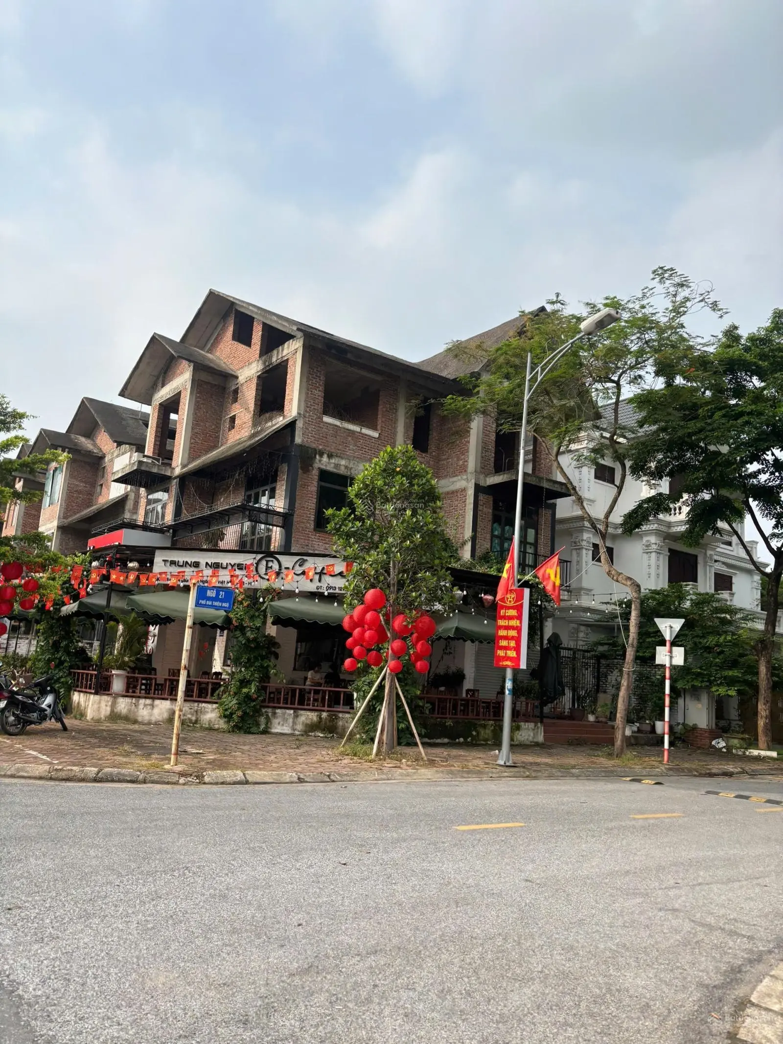 Biệt thự đơn lập KĐT VIỆT HƯNG - diện tích 235m 4tầng thô - MT 13m - chào hơn 51tỷ
