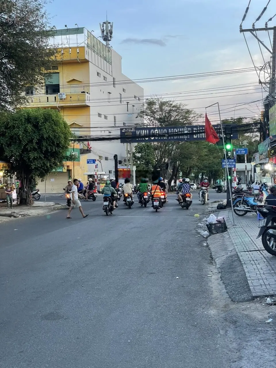 Mặt tiền kinh doanh Lê Trọng Tấn đối diện khu công nghiệp Bình Đường