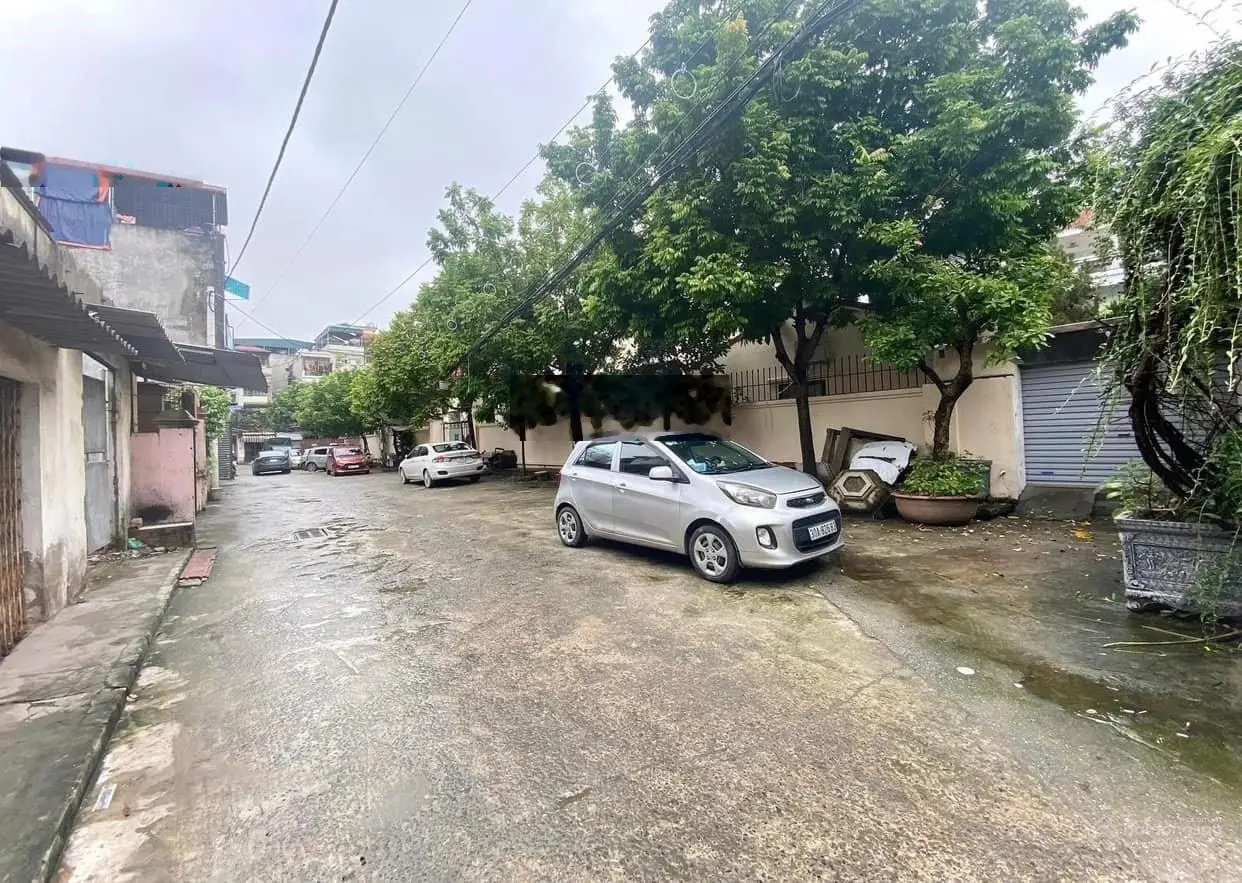 Bán nhà 4 tầng mới. DT: 51.5m2, 6 PN tại 896 Nguyễn Khoái giá 5tỷ
