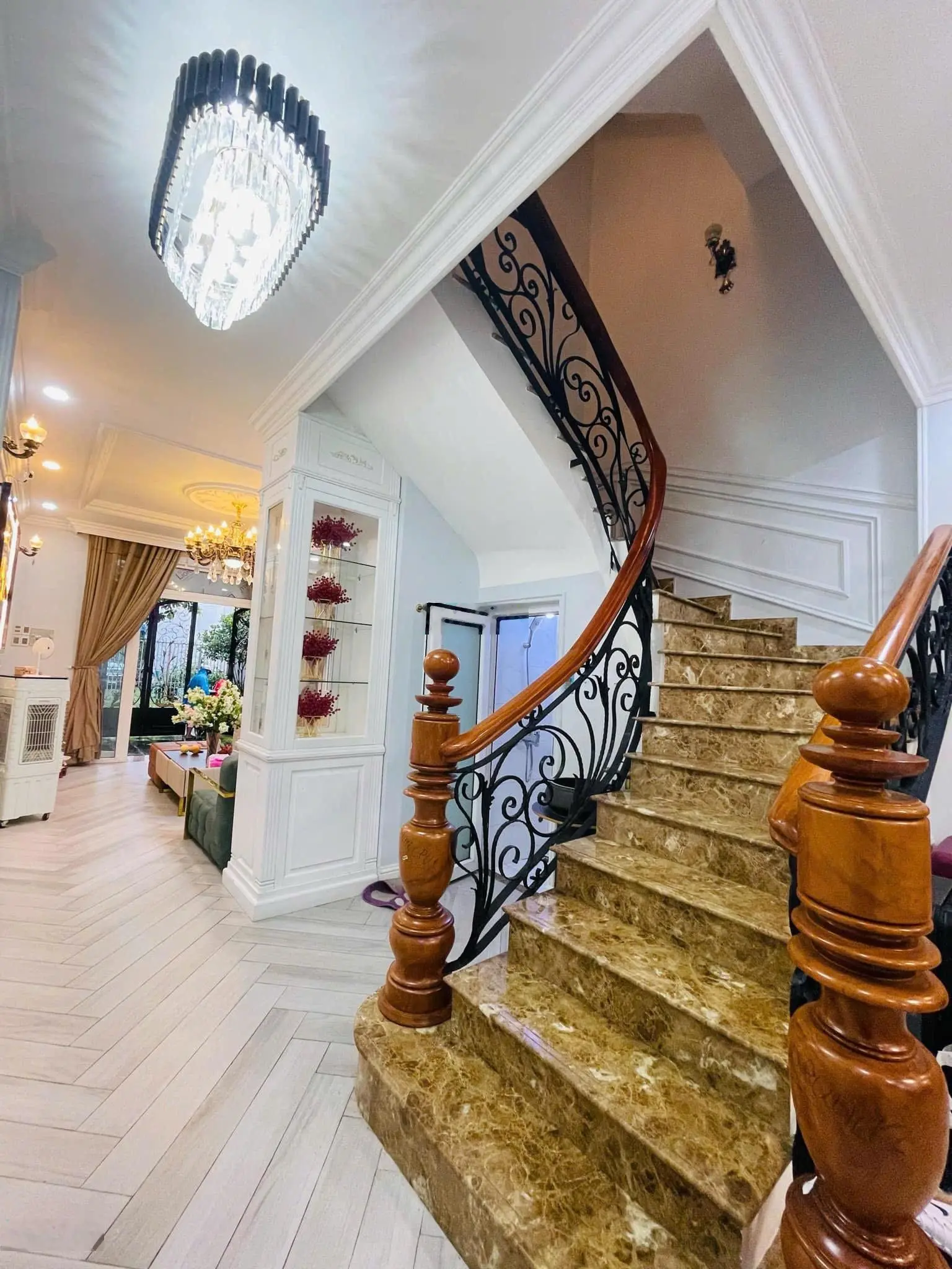 Biệt thự tân cổ điển Lê Đức Thọ 6x20m xây dựng 2 tầng 3Pn , đường 8m thông Hiện đại đẳng cấp bán