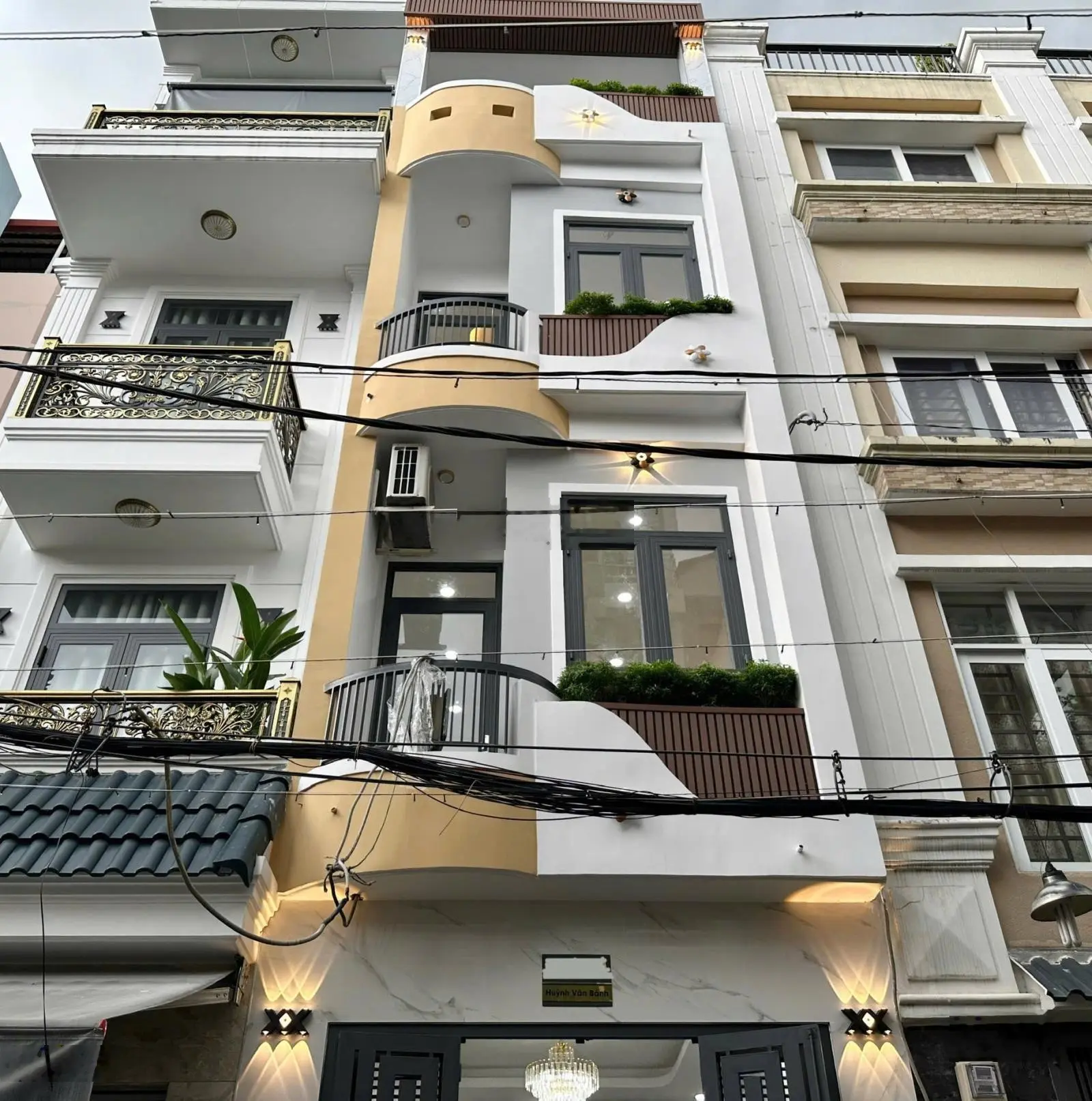 Bán nhà HXH 8m Huỳnh Văn Bánh Phú Nhuận, 4 tầng ST, 3.5x10m, 4PN, full nội thất, giá chỉ 9,5 tỷ TL