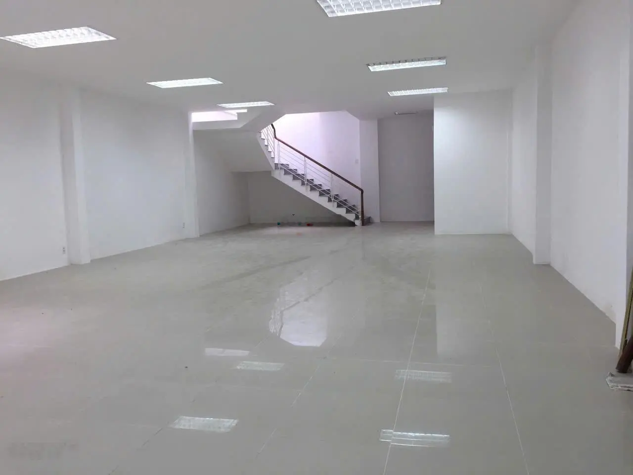 Chỉ 33 tỷ: Nhà Đà Nẵng có diện tích lớn - mặt tiền đường Hoàng Diệu cực kỳ đắc địa: 8mx30m - 4 tầng