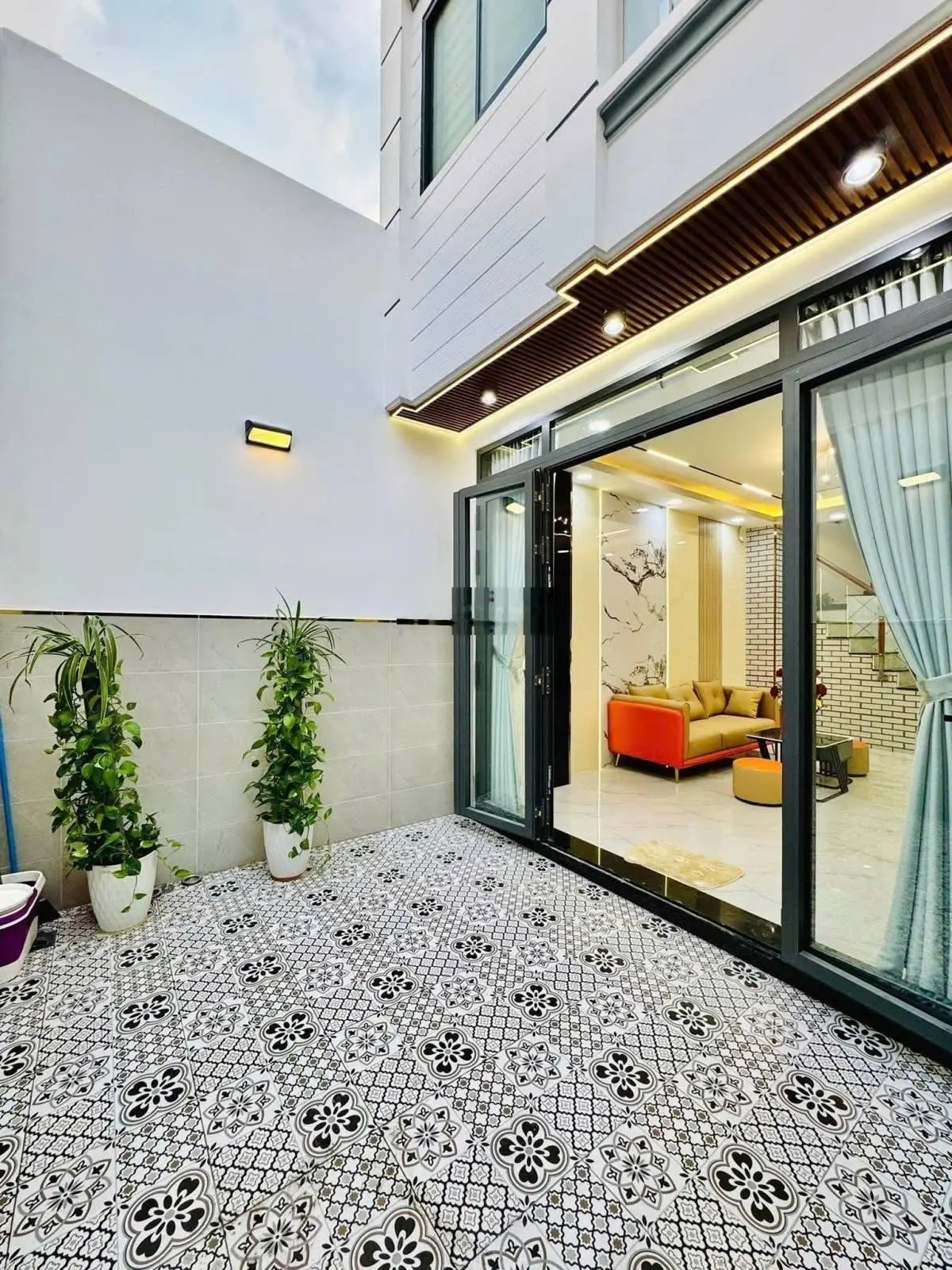 Bán nhà mặt phố Nguyễn Văn Bá,Dt 86m2 Giá 2tỷ688, hàng hiếm Trường Thọ, Gần Tiểu học Nguyễn Văn Bá