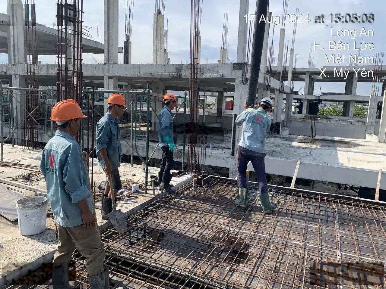 Bán đất tặng 1 căn nhà 2 lầu trên đất DTSD. 251m2. Thanh toán 1.5 tỷ. Lh: 0394 000 ***