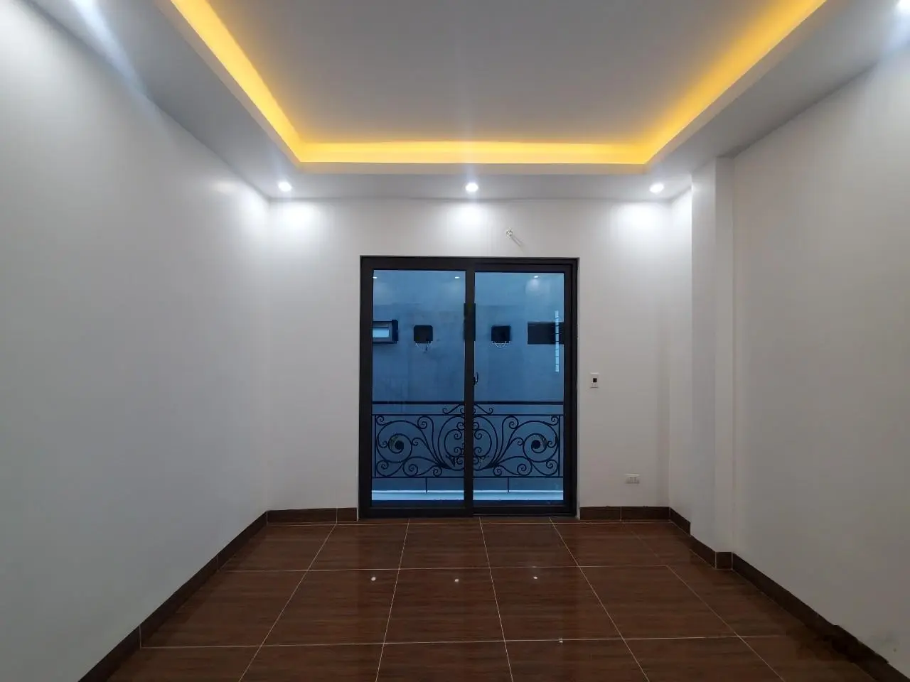 Gấp gấp nhà phố Vũ Ngọc Phan 50m 5 tầng MT4m chỉ 14,9 tỷ lô góc ô tô KD