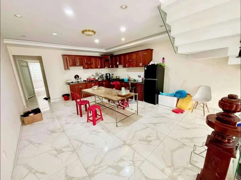 NHÀ 3 TẦNG CẠNH CHỢ HÒA KHÁNH
