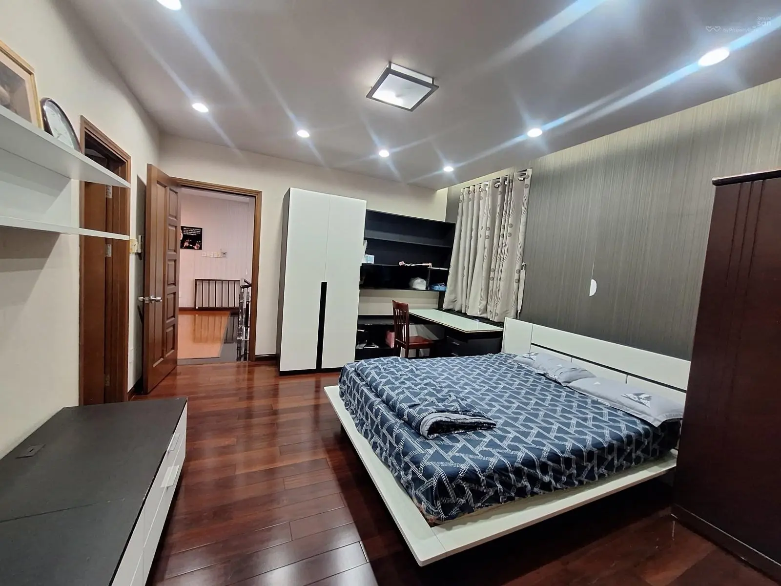 Bán biệt thự 2 mặt tiền đường, Khu Vip Bình Thọ, TP Thủ Đức. DT 1.200m2(30*40)- 3 tầng hoàn công