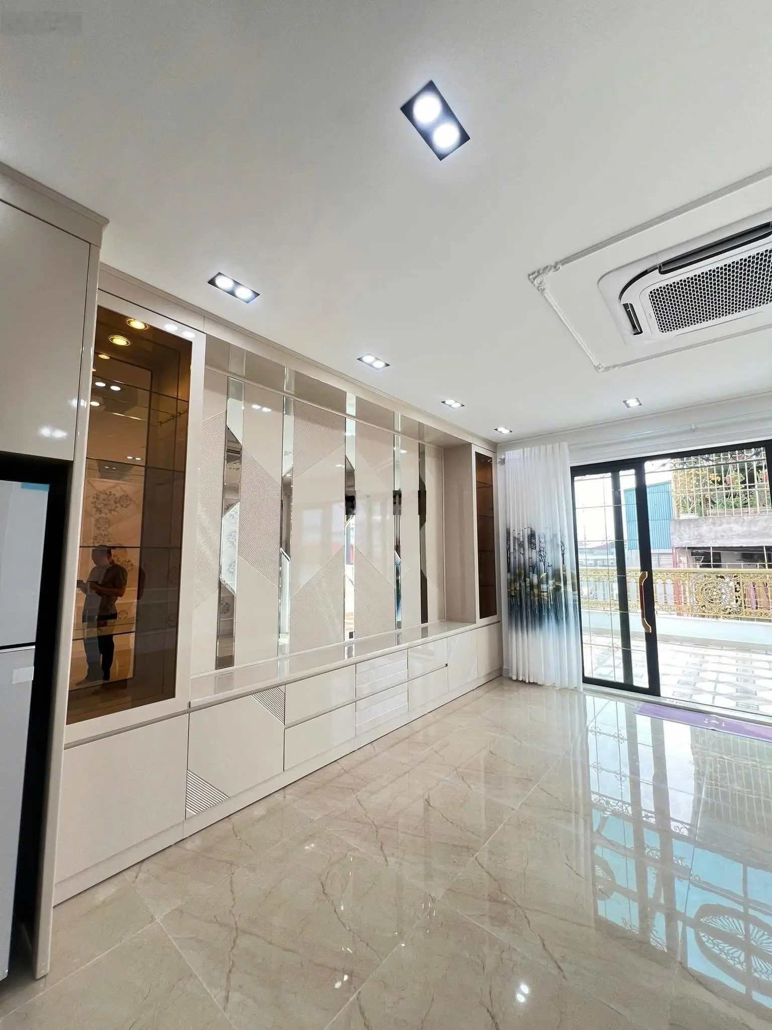 Bán nhà mặt phố cầu giấy 60m2 tầng thang máy ô tô tránh kinh doanh mặt tiền rộng sổ vuông