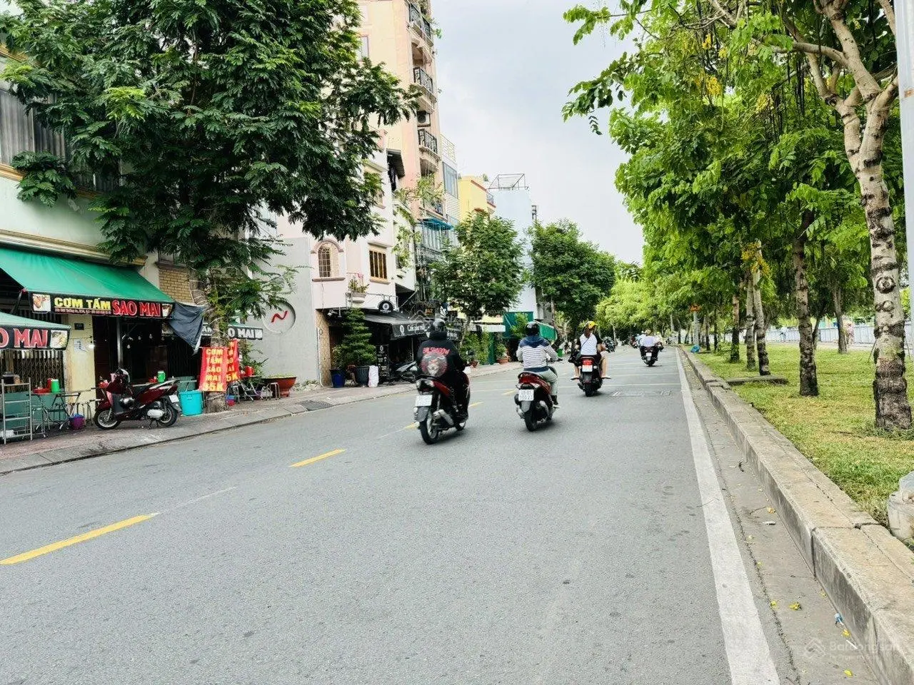 Bán building văn phòng mặt tiền Trường Sa, Quận 3. DT 5.5x16m. 6 tầng. HĐT 80tr/tháng. Giá 32 tỷ