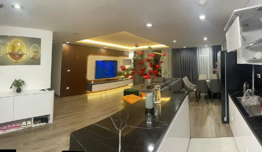 Giảm 300triệu bán chung cư cao cấp Goldenland 275 Nguyễn Trãi - sát ngã tư sở - 4 ngủ - 165m2