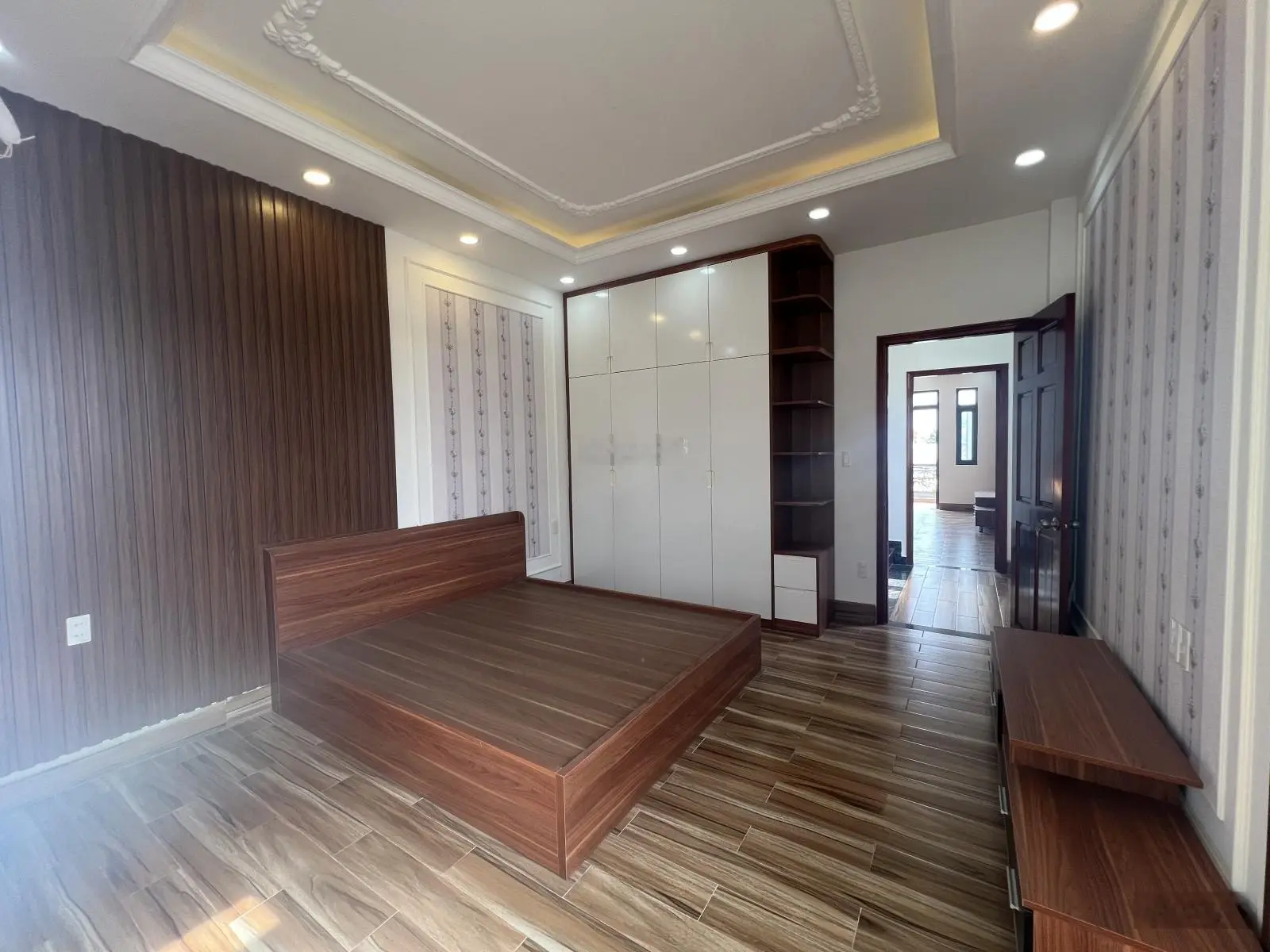 Bán nhà ngay chợ hiệp bình, 100m ra phạm văn đồng, 6x19m: trệt+ lửng+ 2 lầu+ sân thượng, ở ngay