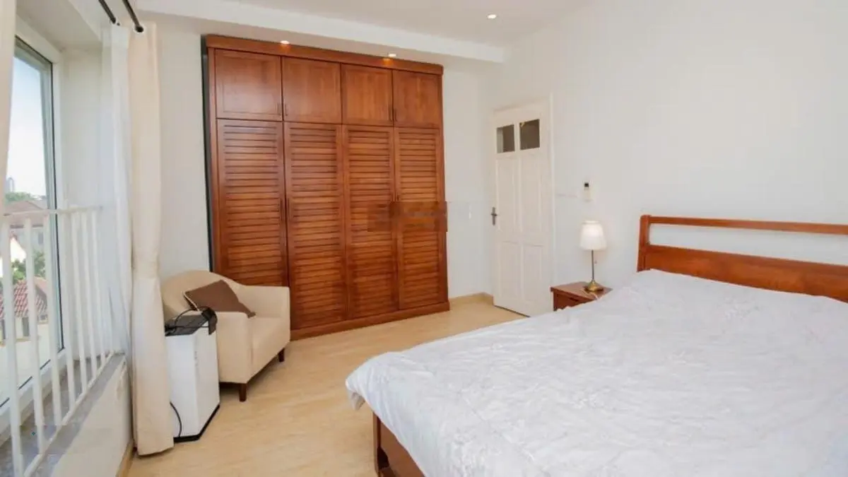 Vị trí độc nhất ba mặt thoáng cực hiếm, mặt phố quảng bá, mặt tiền lớn, giá siêu đẹp, đầy đủ gpxd.