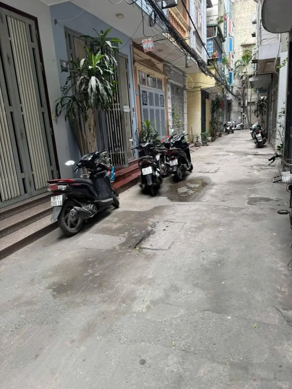 Nhà bán ngõ 1150. Đường láng. 37m x 4T. Mt.3.6m. Giá = 12.2 Tỷ