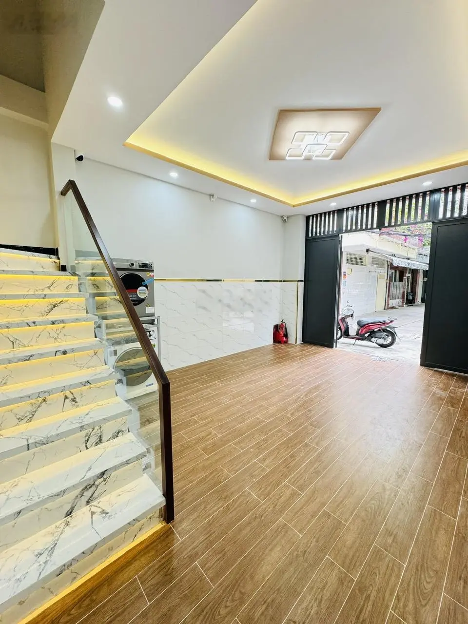 Bán căn hộ dịch vụ cao cấp đường lạc long quân, p3, q11