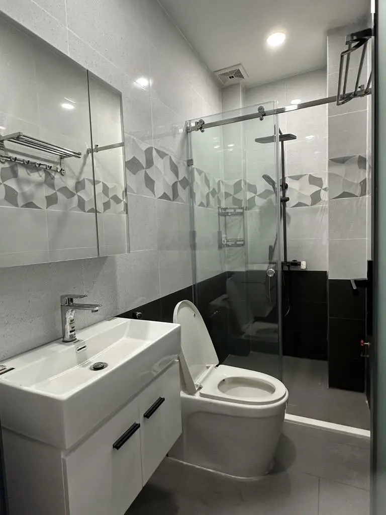 BẠN MUỐN Ở NHÀ ĐẸP Q.1O - ngay CLB Lan AnhÔ TÔ ĐẬU TRONG NHÀ...4.5m15m 4 tầng sân thượng 5wc