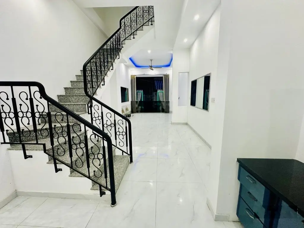 Nhà 3 tầng kiên cố ngay chợ đống đa chỉ nhỉnh 4 tỷ