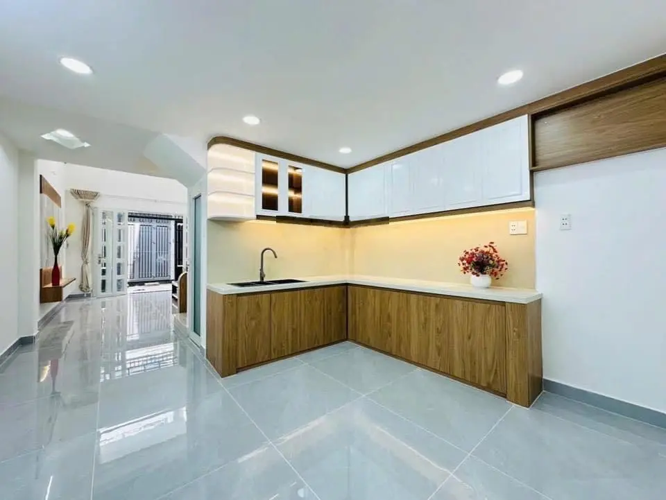 Nhà ngộp bán lỗ 300tr đường Nguyễn Văn Mại 46m2 cách sân bay 2p, giá chốt