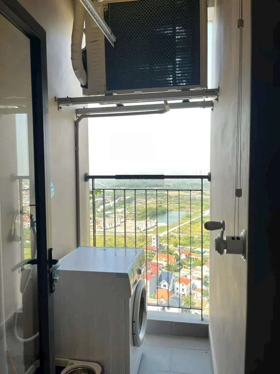 Chính chủ gửi bán căn hộ Studio The Pavilion với 2 tầng hầm để xe oto 31m2 chỉ với 1,65 tỷ