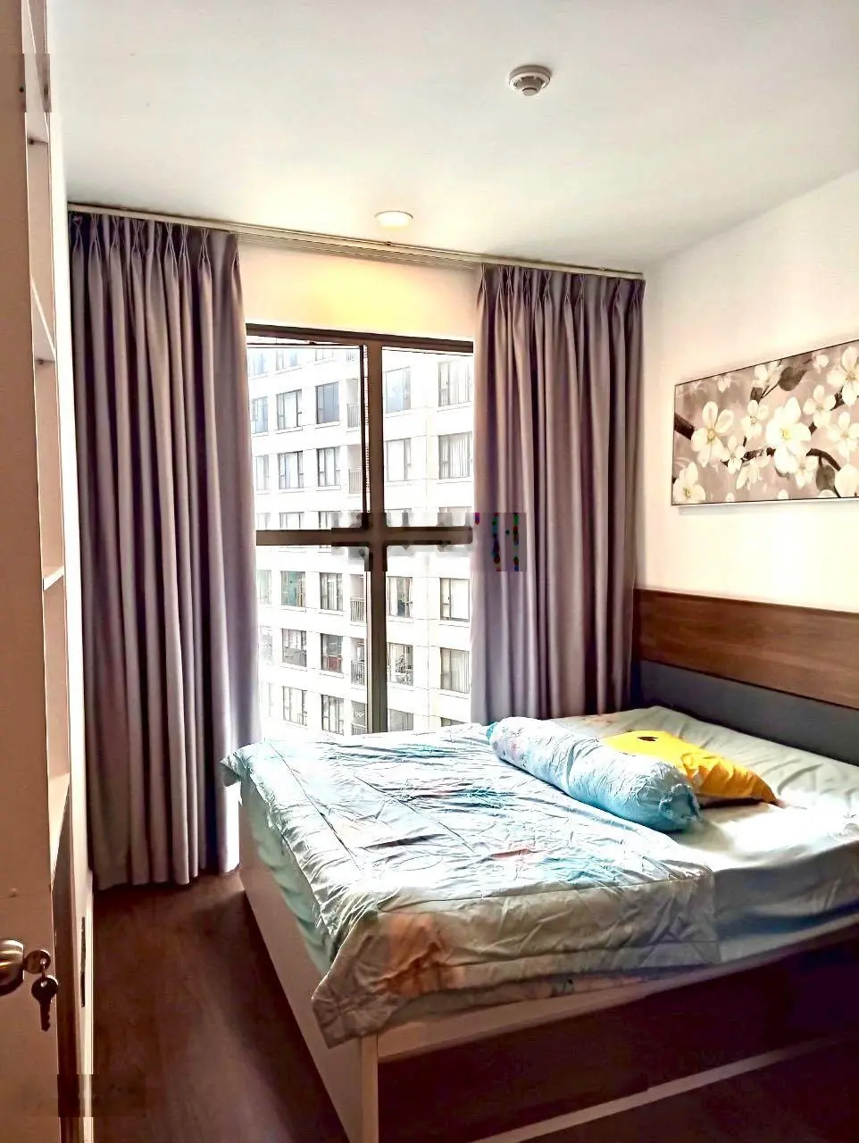Cần bán căn hộ Saigon Royal 2PN quận 4 giá tốt. LH: 0909 024 ***