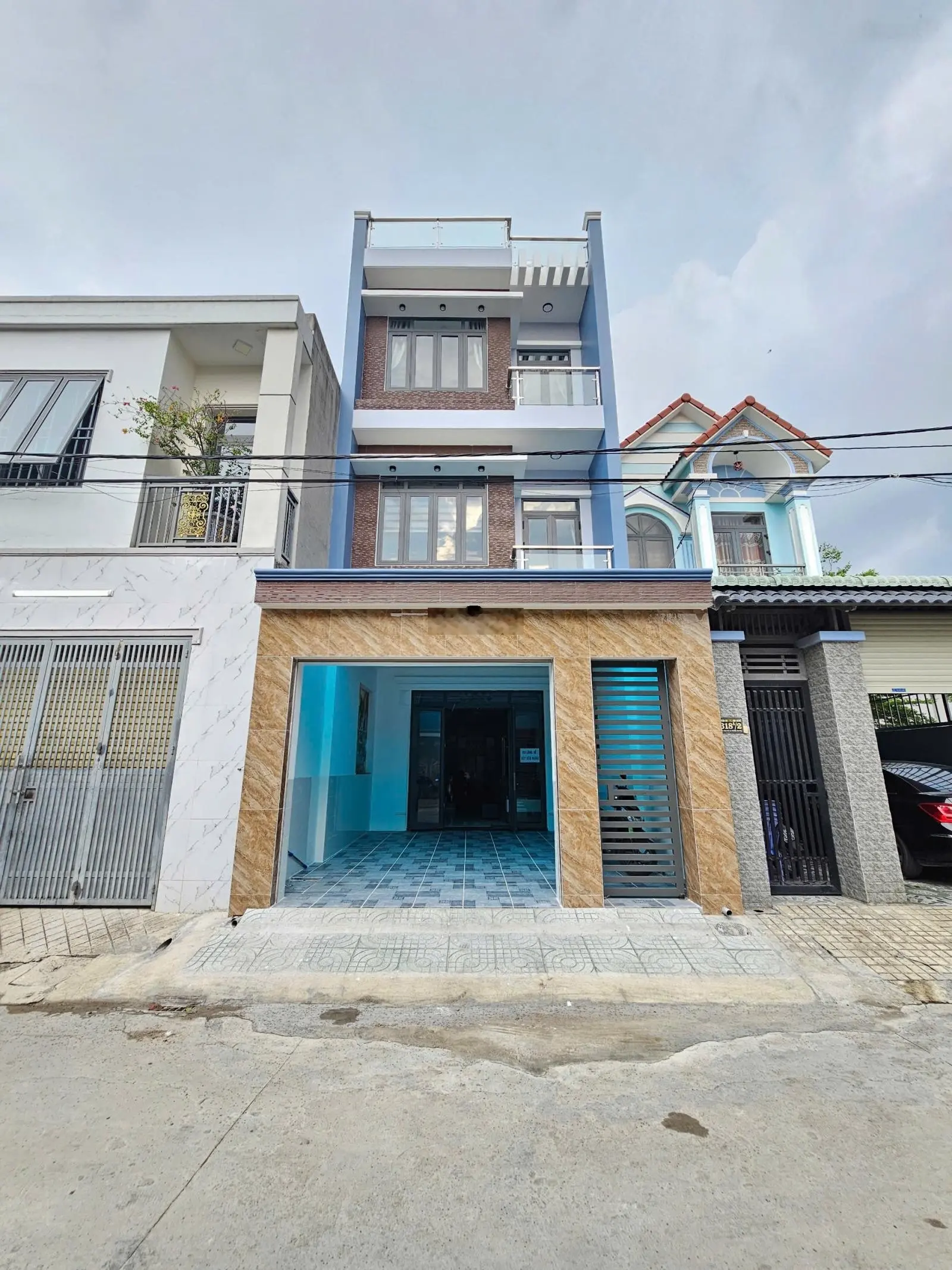 Nhà hoàn công: 4tỷ850, 97m2 nhà full nội thất sân ô tô KDC cạnh vòng xoay An Phú, TP. Thuận An