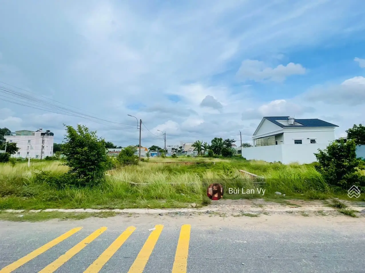 Bán lô đất đẹp MT, Đường Thống Nhất, Phường 7, Bến Tre. Diện tích: 144m2, sổ riêng