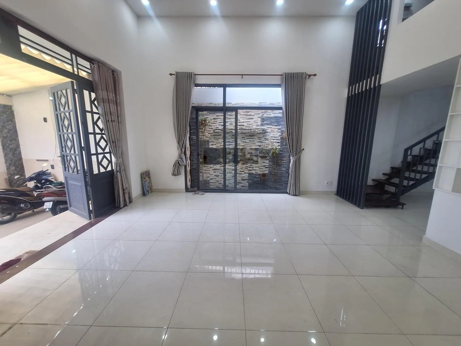 Quá rẻ TT Hiệp Phú, Q9 ngay Xa Lộ Hà Nội 135m2 ngang 6,5m nhà 2 tầng ô tô ngủ trong nhà chỉ 6.2tỷ